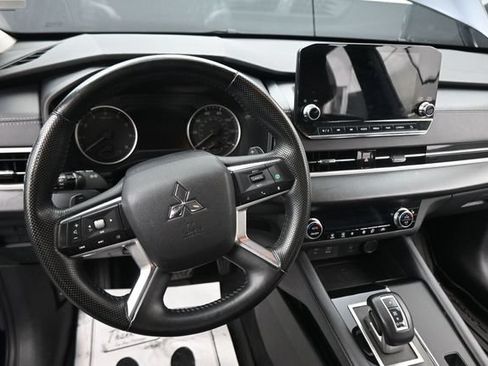 Used 2024 Mitsubishi Outlander FWD image 28