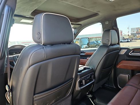Used 2025 GMC Sierra 2500 Denali Ultimate image 10