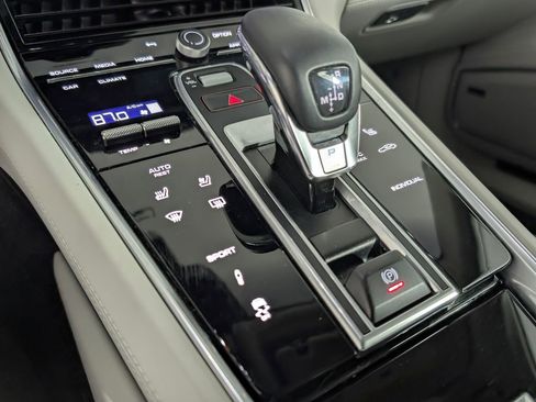 Certified 2023 Porsche Panamera Platinum Edition image 34