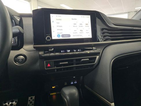 Used 2025 Toyota Camry SE image 29