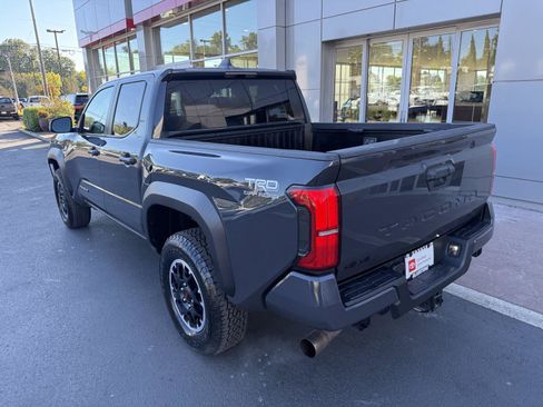 Certified 2025 Toyota Tacoma TRD Off-Road AWD/4WD image 4