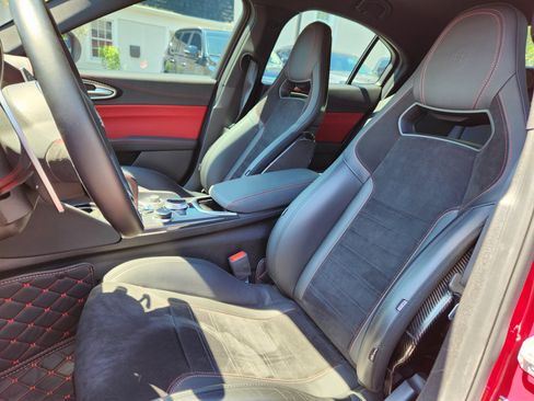 Used 2021 Alfa Romeo Giulia Quadrifoglio w/ Carbon Package RWD image 10