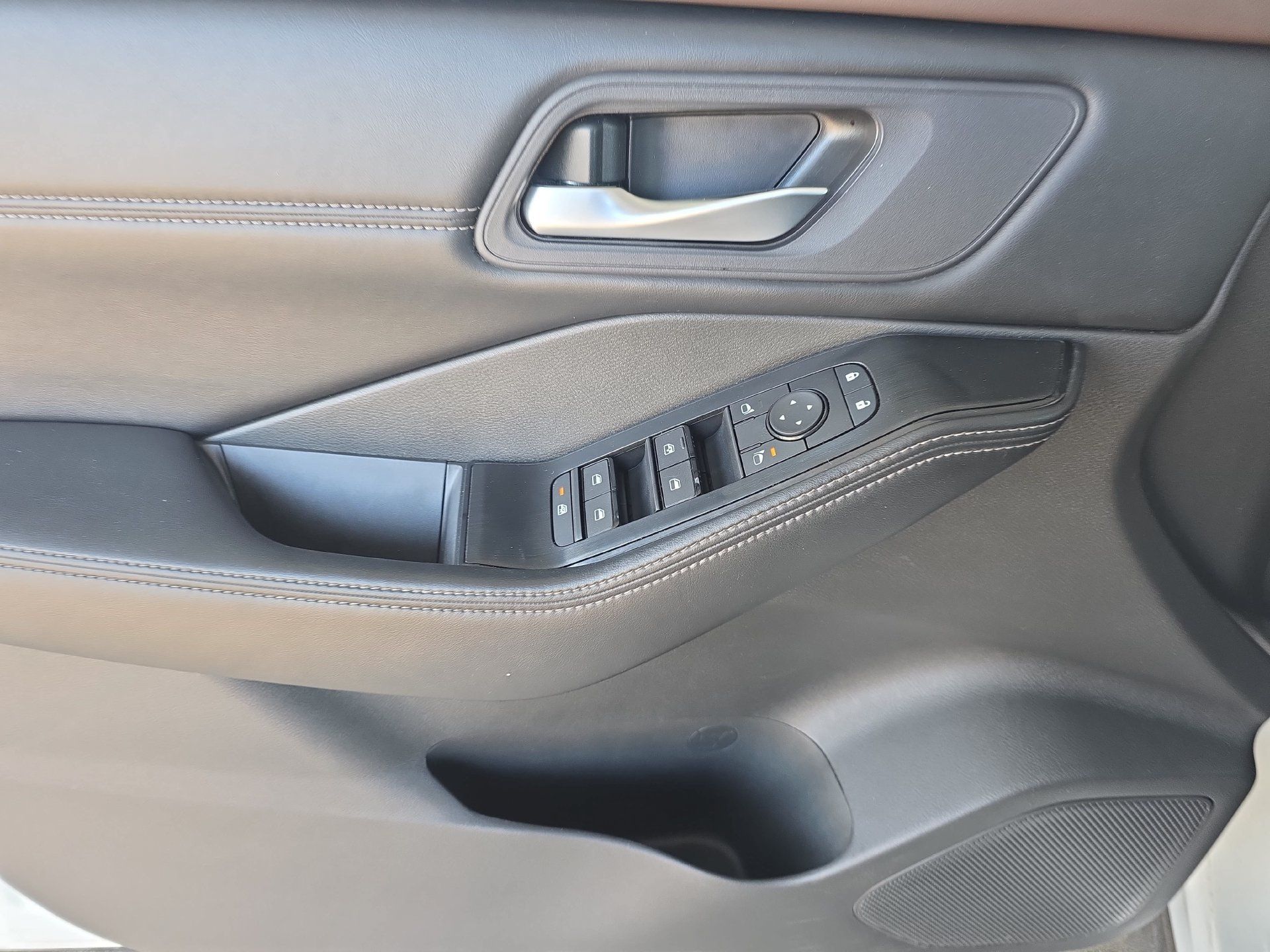 Used 2023 Nissan Rogue SV w/ SV Premium B Package FWD image 26