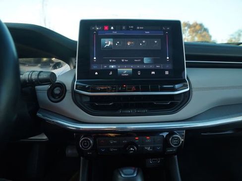 Used 2022 Jeep Compass Limited image 29