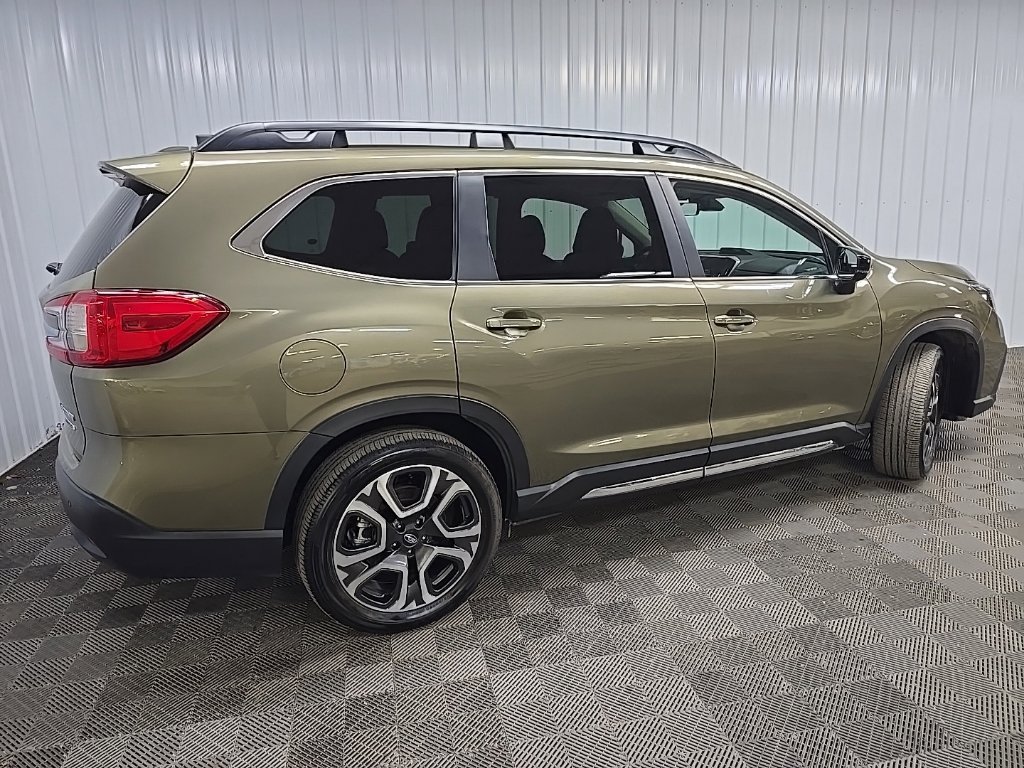 Used 2025 Subaru Ascent Limited AWD/4WD image 3
