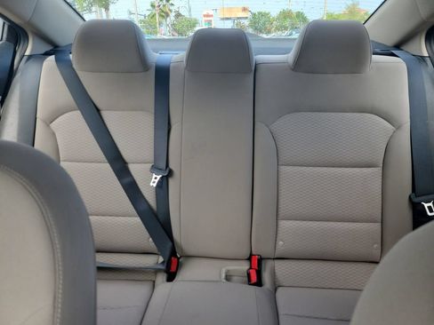 Used 2020 Hyundai Elantra SE FWD image 20