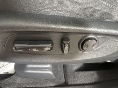 Used 2025 Honda CR-V EX image 10