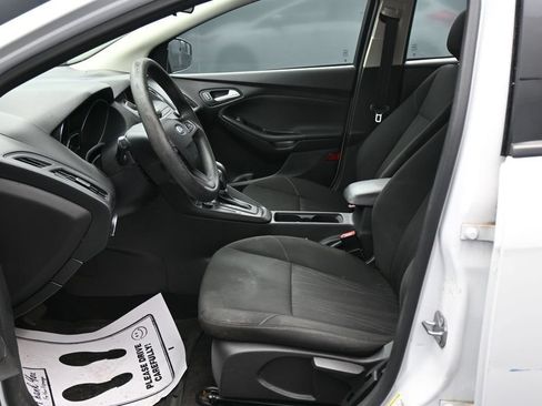 Used 2018 Ford Focus SE FWD image 9