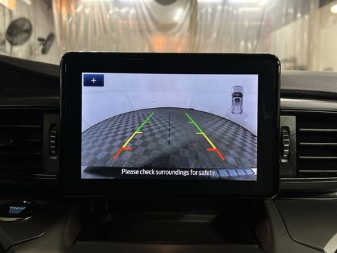 Used 2022 Ford Explorer XLT image 19