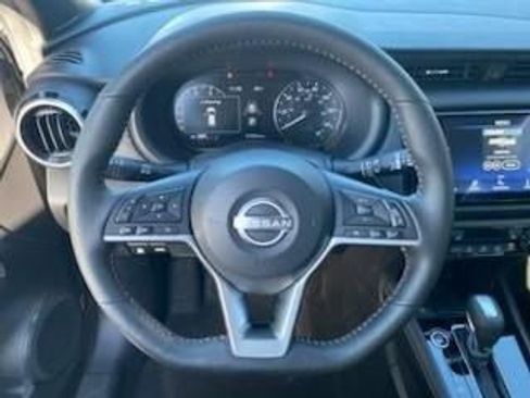 Used 2023 Nissan Kicks SR w/ SR Premium Package image 9