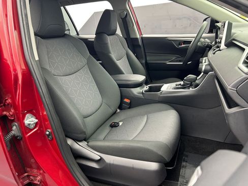 Used 2025 Toyota RAV4 XLE image 45