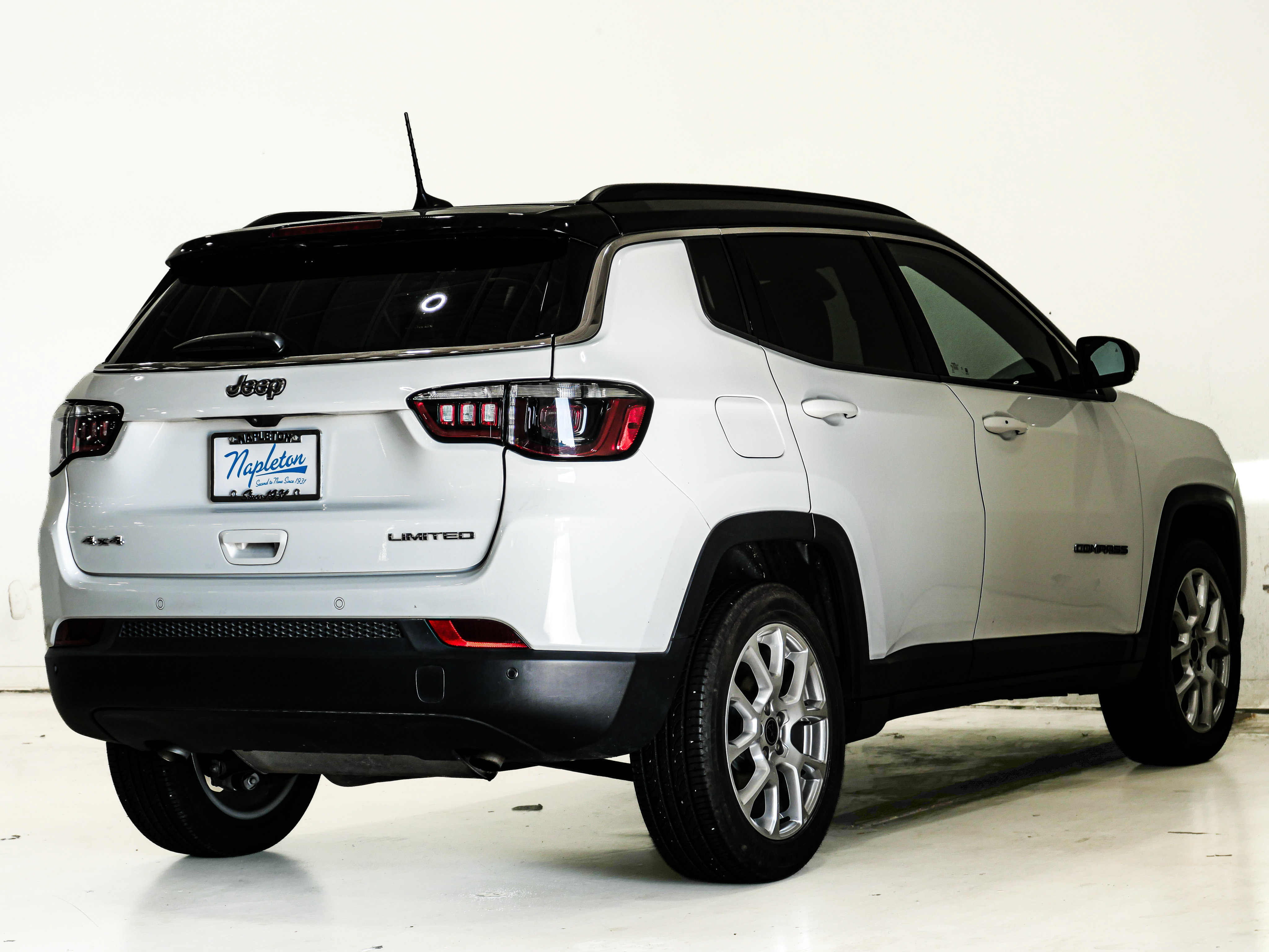 Used 2025 Jeep Compass Limited AWD/4WD image 6
