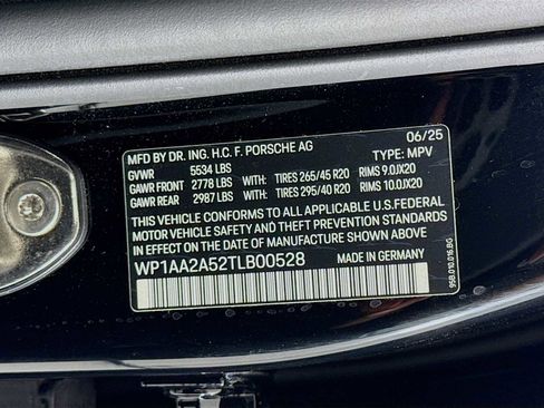Certified 2026 Porsche Macan AWD/4WD image 33
