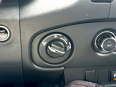 Used 2023 Nissan Frontier SV w/ Midnight Edition Package image 31