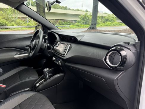 Used 2019 Nissan Kicks SV FWD image 17
