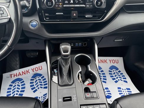 Used 2022 Toyota Highlander XLE image 19