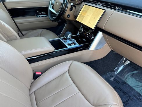 Certified 2023 Land Rover Range Rover SE image 17