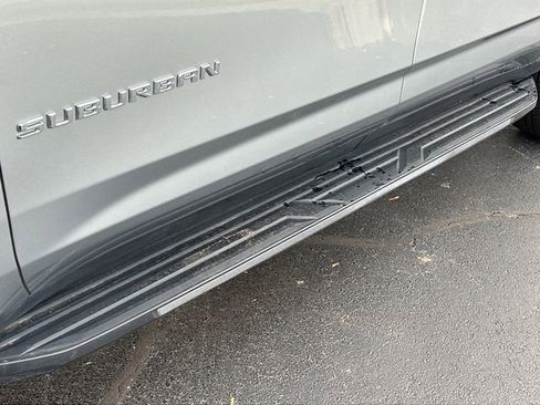 Used 2024 Chevrolet Suburban Premier image 9