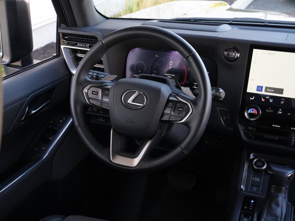 Used 2025 Lexus GX 550 w/ Accessory Package (2T) AWD/4WD image 33