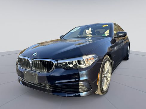 Used 2020 BMW 530e xDrive w/ Premium Package image 5