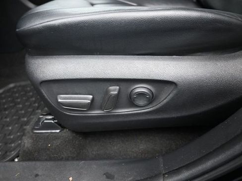 Used 2023 Toyota Highlander XLE AWD/4WD image 16
