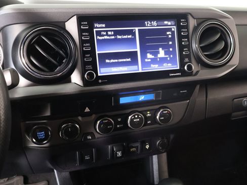 Used 2021 Toyota Tacoma TRD Sport image 5