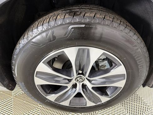 Used 2023 Toyota Highlander XLE image 13