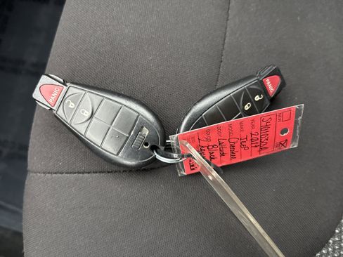 Used 2019 Jeep Cherokee Latitude w/ Popular Appearance Group image 37