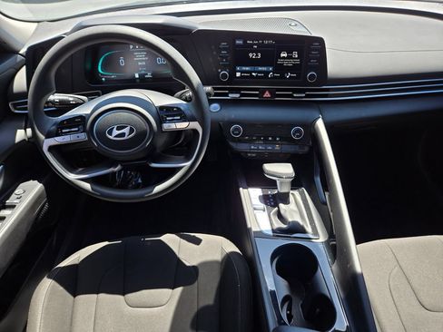 Used 2025 Hyundai Elantra Hybrid FWD image 18