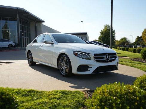 Certified 2019 Mercedes-Benz E 300 4MATIC image 10