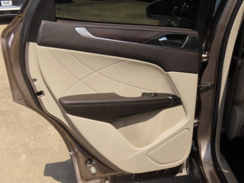 Used 2019 Lincoln MKC Reserve w/ MKC Climate Package FWD image 18