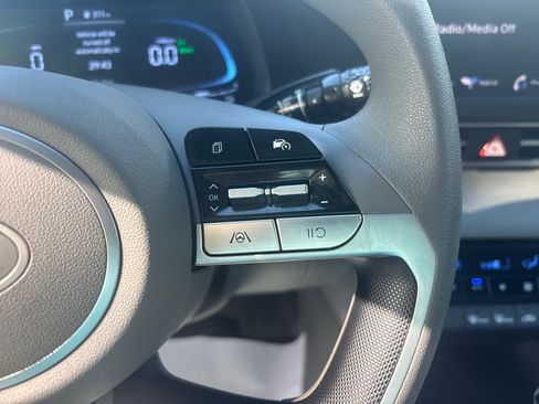 Certified 2025 Hyundai Elantra Hybrid FWD image 20