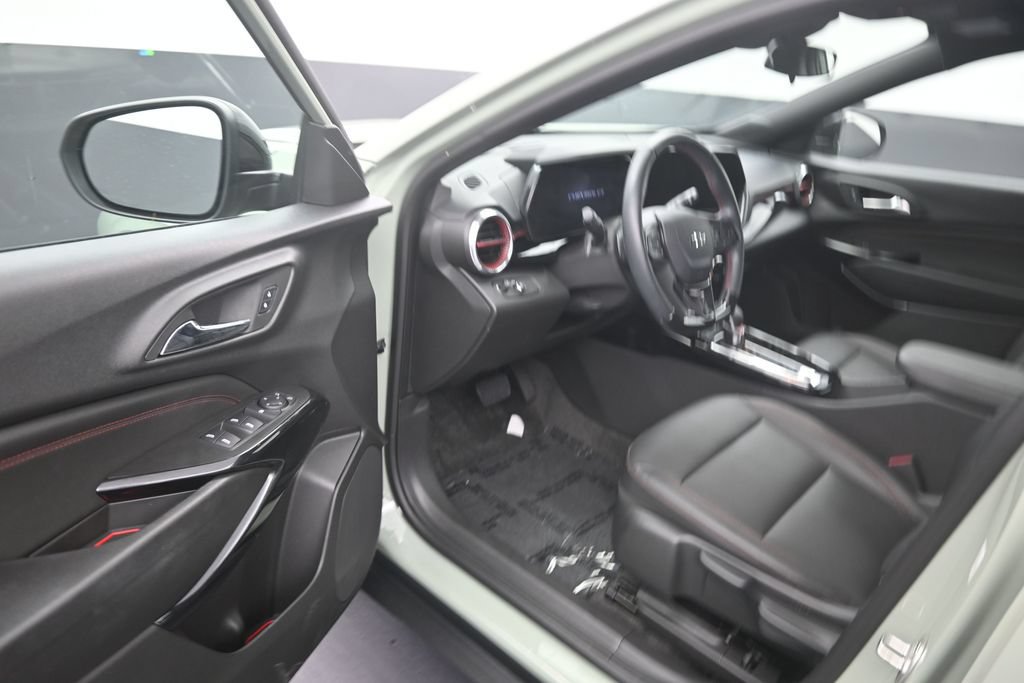 Used 2024 Chevrolet Trax RS FWD image 10
