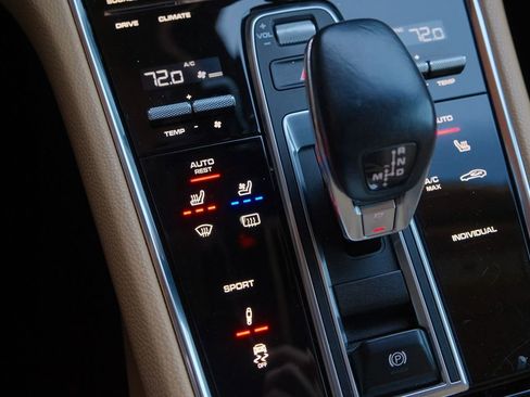 Used 2017 Porsche Panamera image 23