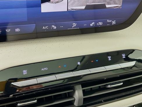 Certified 2025 Buick Enclave Avenir image 15