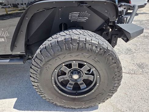 Used 2018 Jeep Wrangler Unlimited Sport S AWD/4WD image 19