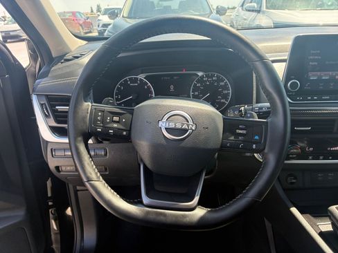 Used 2025 Nissan Rogue SV AWD/4WD image 30