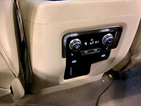 Used 2021 GMC Yukon Denali image 33