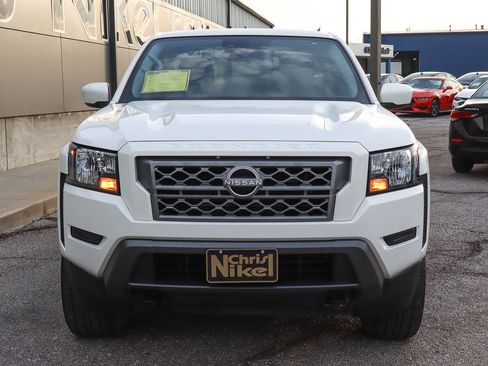 Used 2022 Nissan Frontier SV image 2
