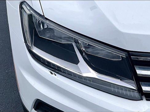 Used 2020 Volkswagen Tiguan SEL FWD image 33