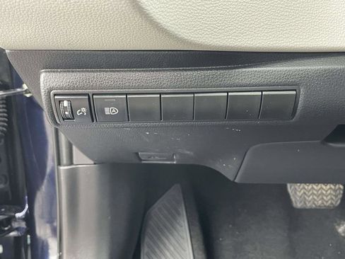 Used 2025 Toyota Corolla LE w/ Convenience Package FWD image 27