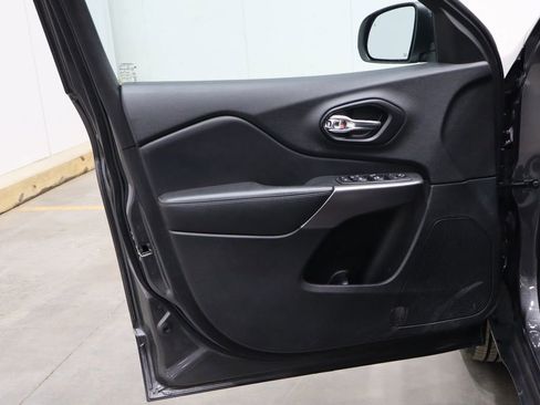 Used 2021 Jeep Cherokee Latitude Lux w/ Comfort/Convenience Group image 16