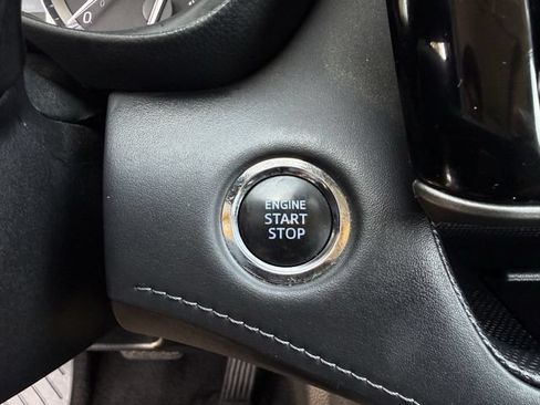 Used 2022 Toyota Highlander XLE AWD/4WD image 23