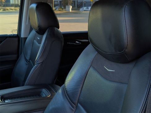 Used 2020 Cadillac Escalade Premium Luxury image 29