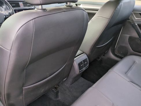 Used 2017 Volkswagen e-Golf SEL Premium image 18