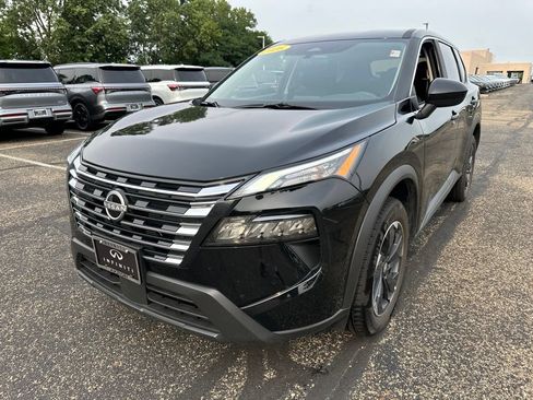 Used 2026 Nissan Rogue SV AWD/4WD image 1