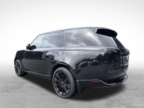 Used 2025 Land Rover Range Rover SE AWD/4WD image 3