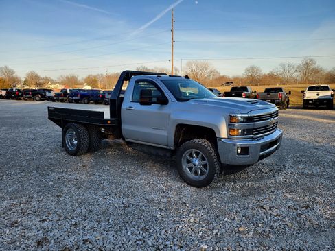 Used 2017 Chevrolet Silverado 3500 LT w/ LT Convenience Package image 6
