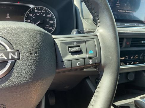 Used 2025 Nissan Rogue SV FWD image 27
