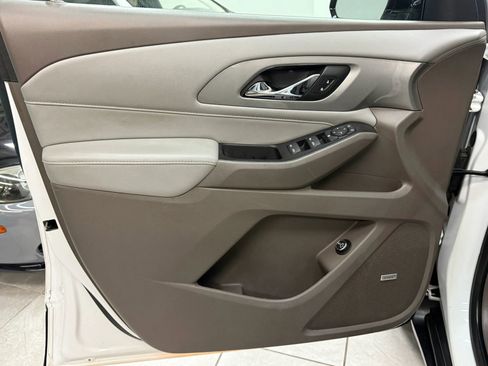 Used 2020 Chevrolet Traverse LT w/ LT Premium Package image 15